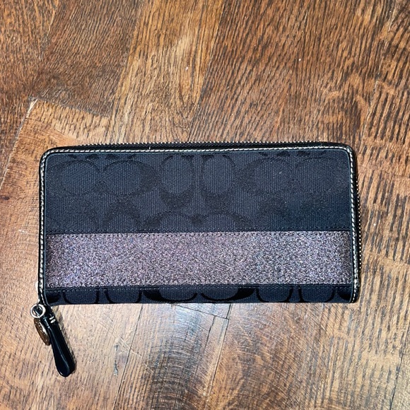 Coach Wallet - Picture 1 of 7